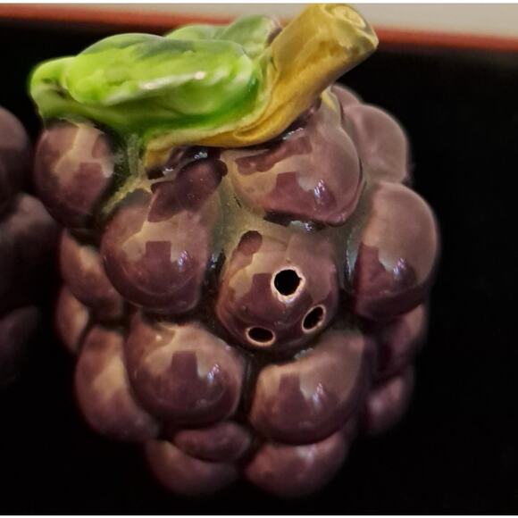 Grape Salt and Pepper Shakers made in Japan - Picture 2 of 6